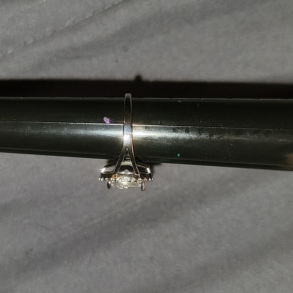 Oval Floating Halo Ring - Picture 5 of 7